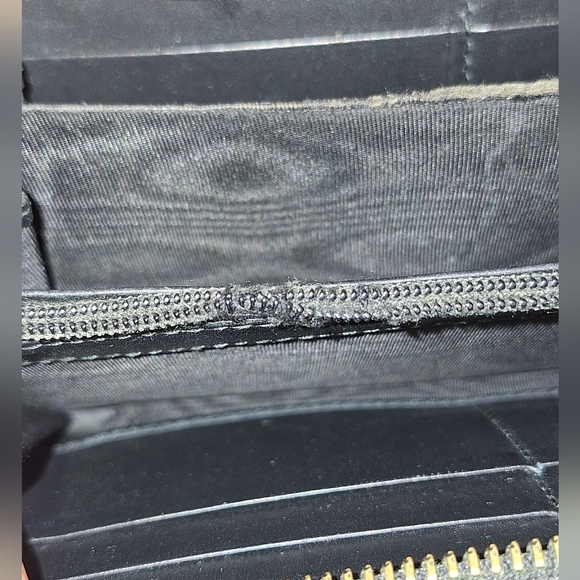 Rehab EUC Gucci Black Guccissima Embossed Leather Zip Around Wallet - Picture 4 of 4